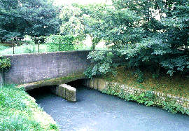 暗渠部上部の公園