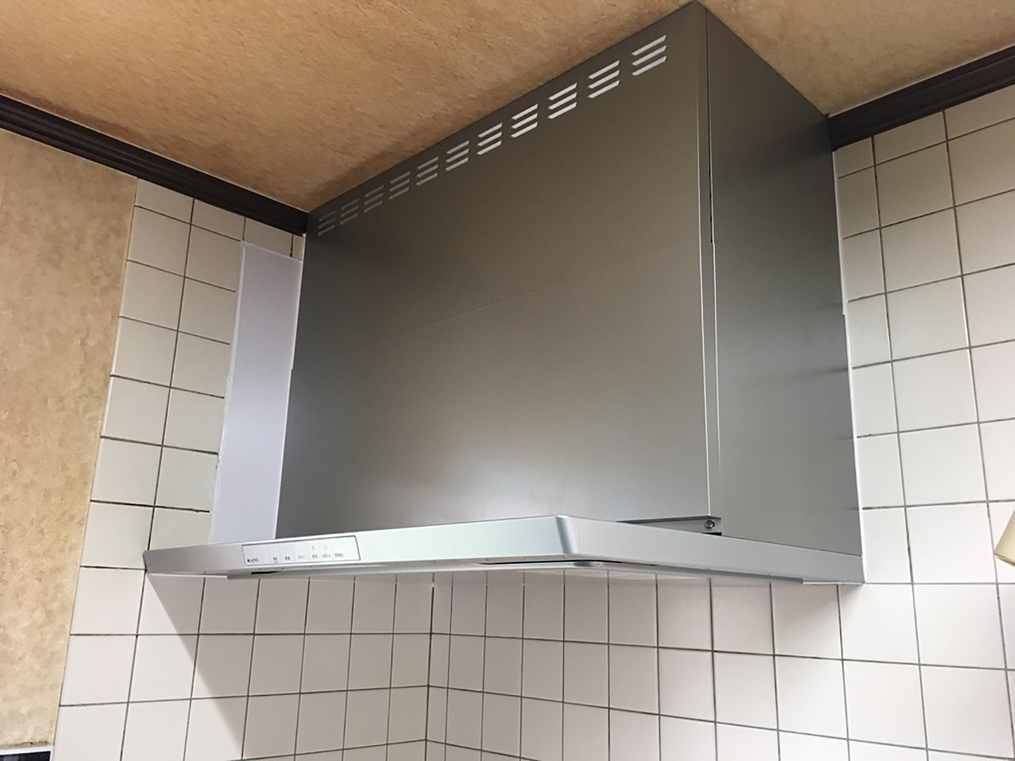 レンジフードを取り替えるとお手入れカンタンでとっても快適!